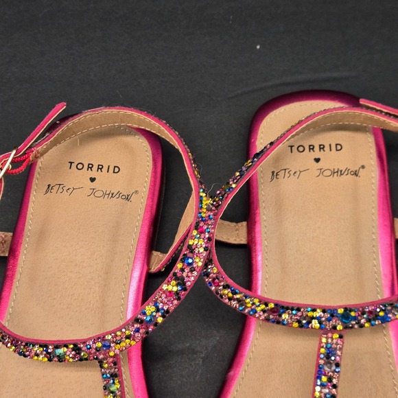 New Torrid x Betsey Johnson Sandals Magenta Rainbow Rhinestone T-Strap 9WW Wide - Picture 10 of 11
